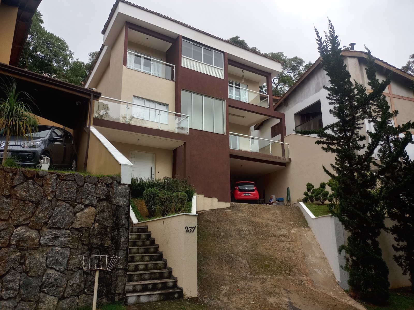 Casa linda em condomínio 