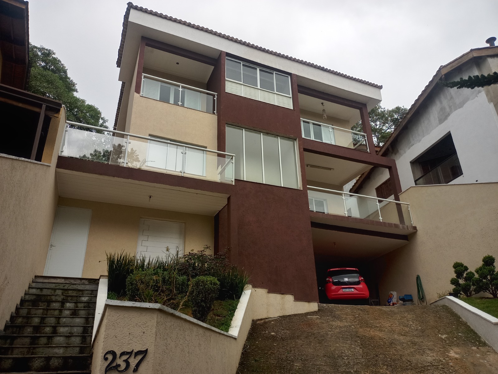 Casa linda em condomínio 