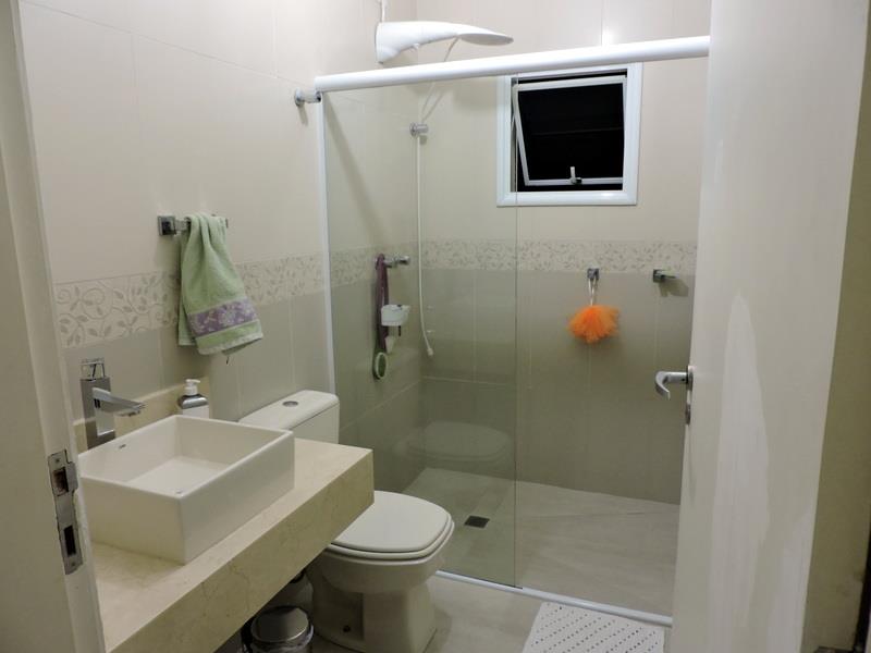 Casa linda em condomínio 