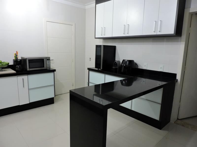 Casa linda em condomínio 