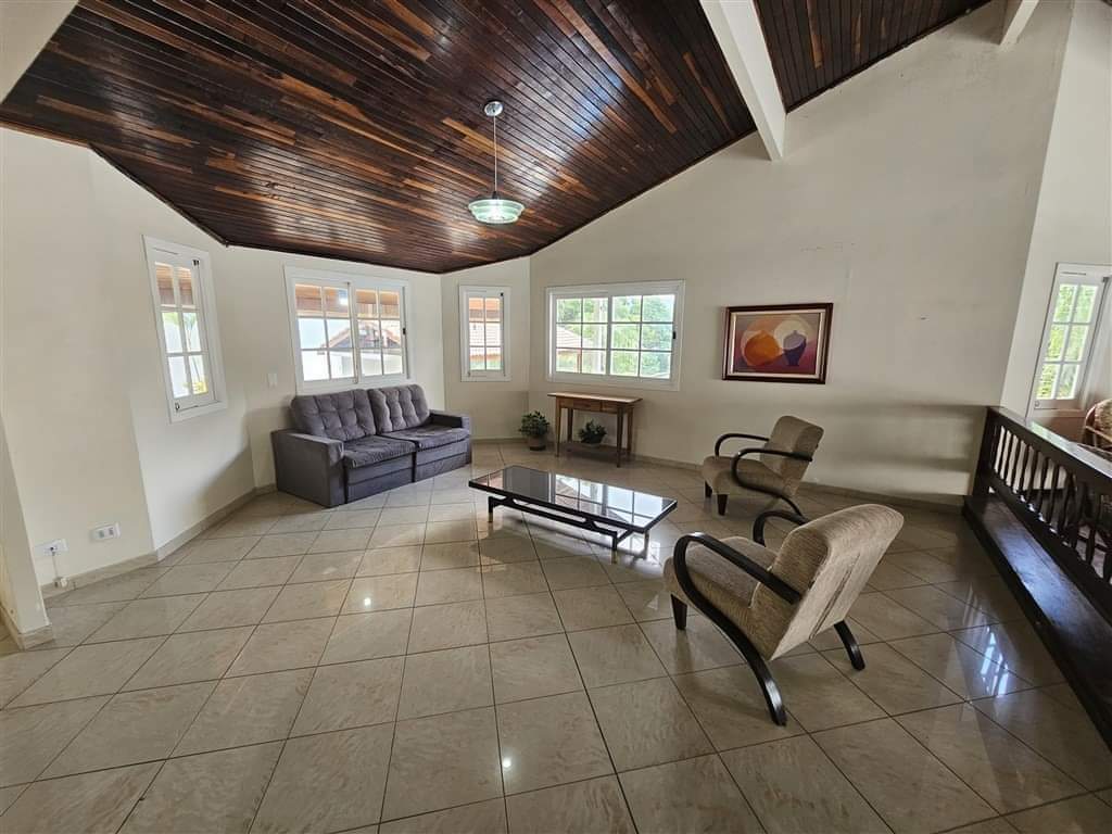 Casa em condomínio 
