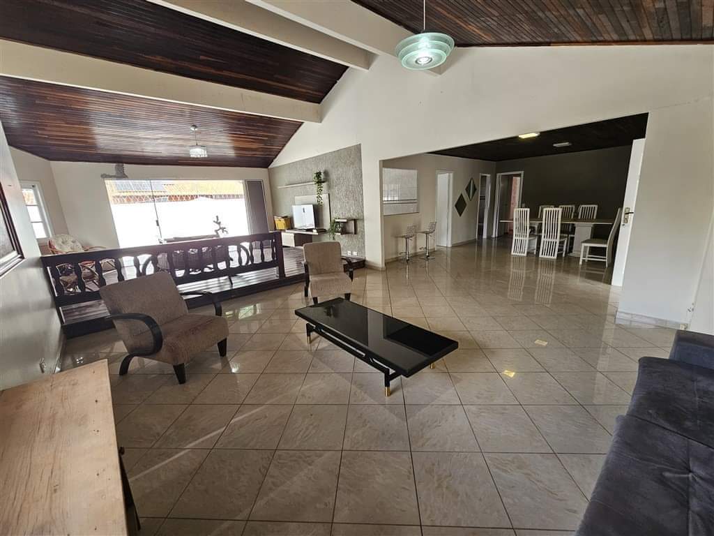 Casa em condomínio 