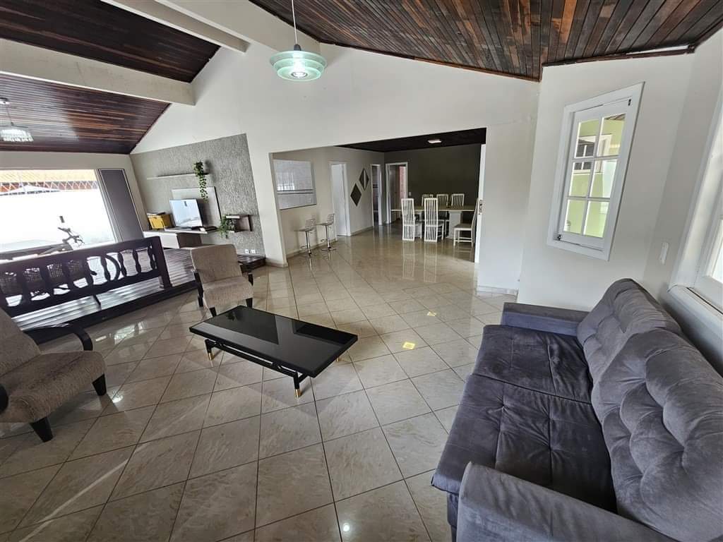 Casa em condomínio 