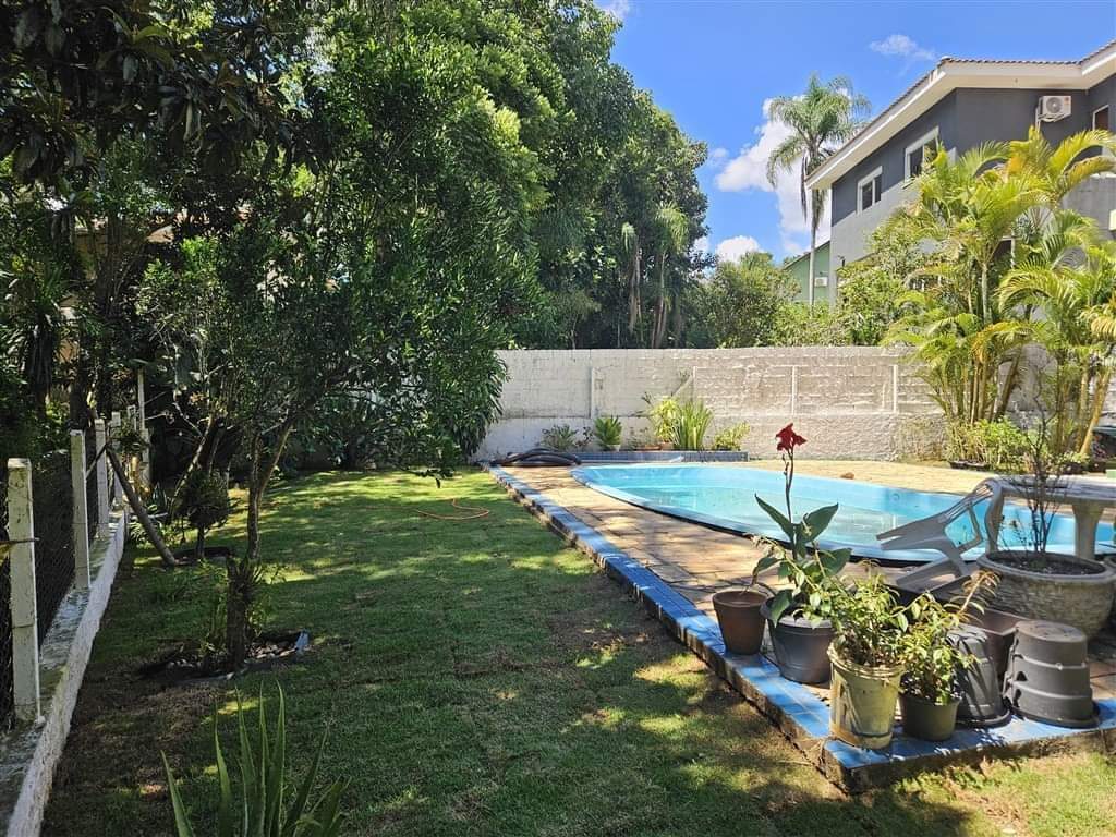 Casa em condomínio