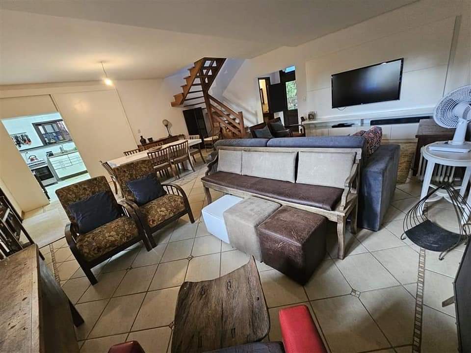 CASA EM CONDOMÍNIO