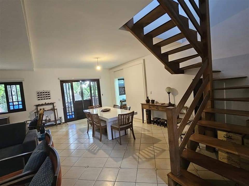 CASA EM CONDOMÍNIO