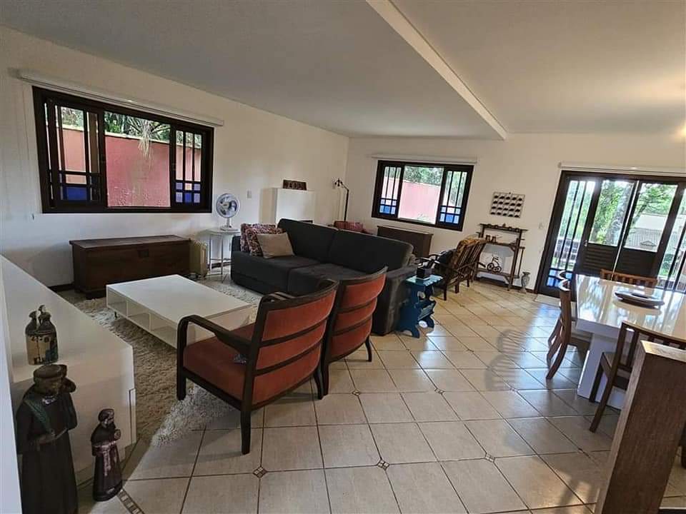 CASA EM CONDOMÍNIO