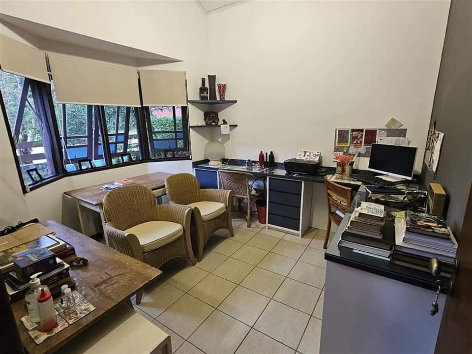 CASA EM CONDOMÍNIO
