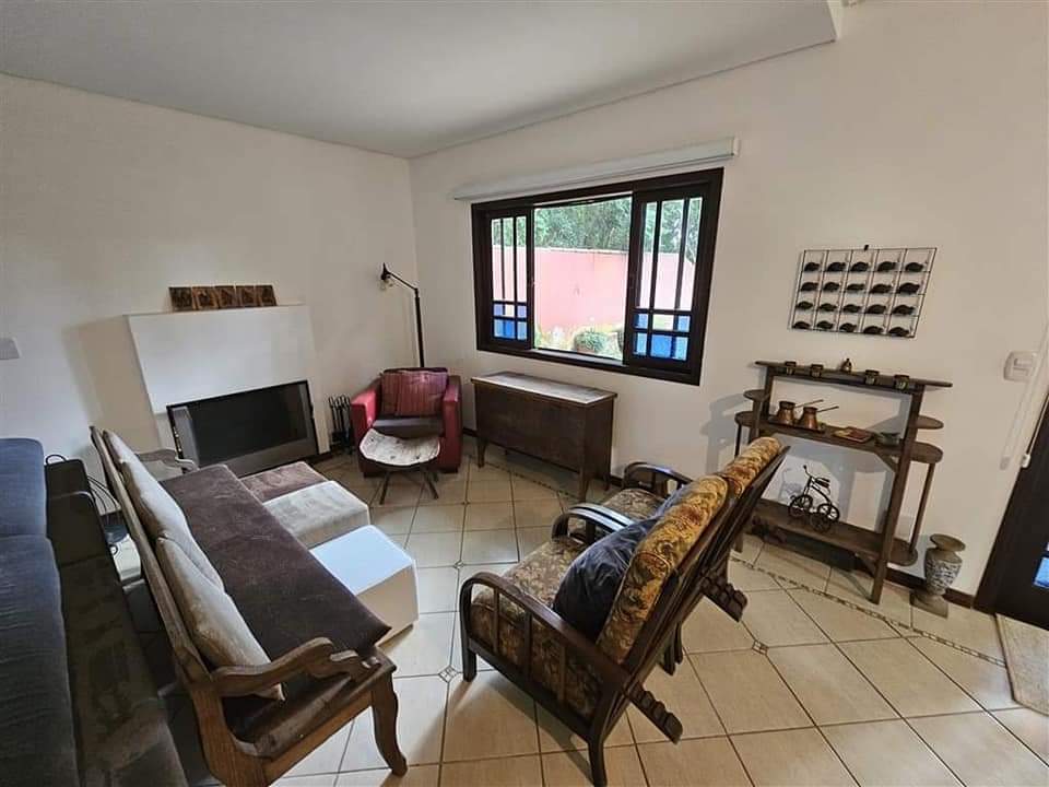 CASA EM CONDOMÍNIO