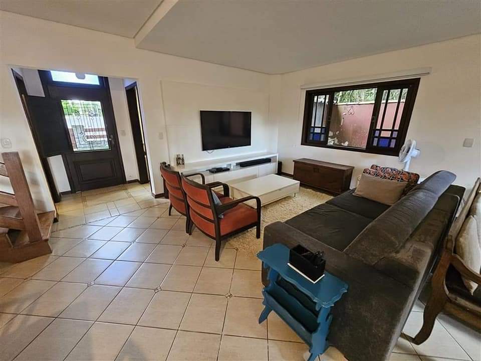 CASA EM CONDOMÍNIO