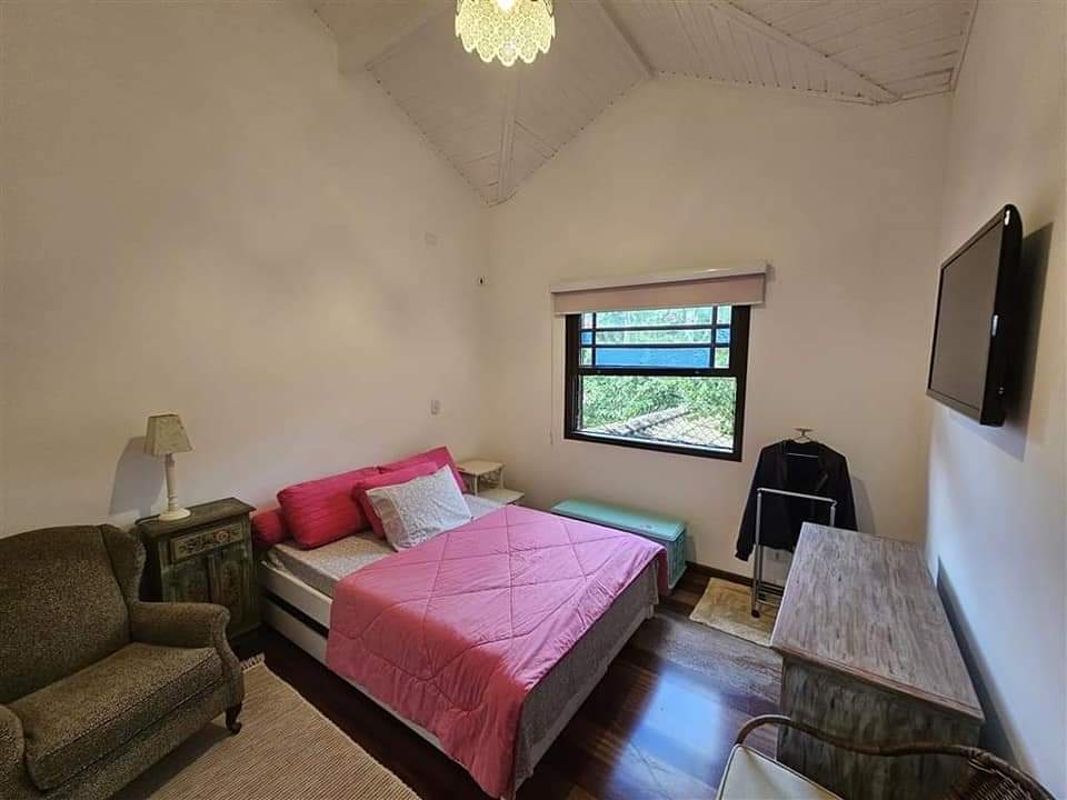 CASA EM CONDOMÍNIO