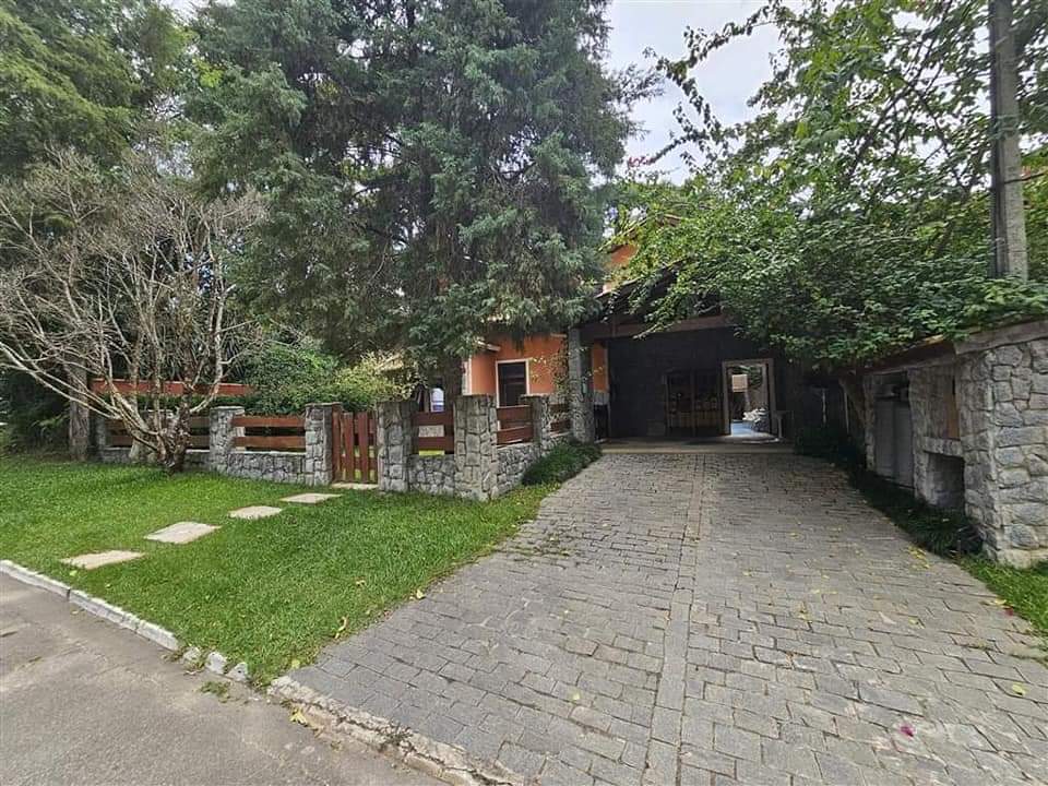 CASA EM CONDOMÍNIO
