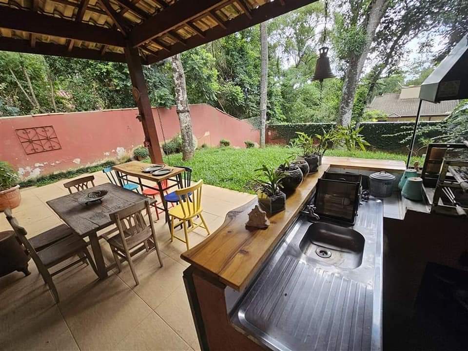 CASA EM CONDOMÍNIO