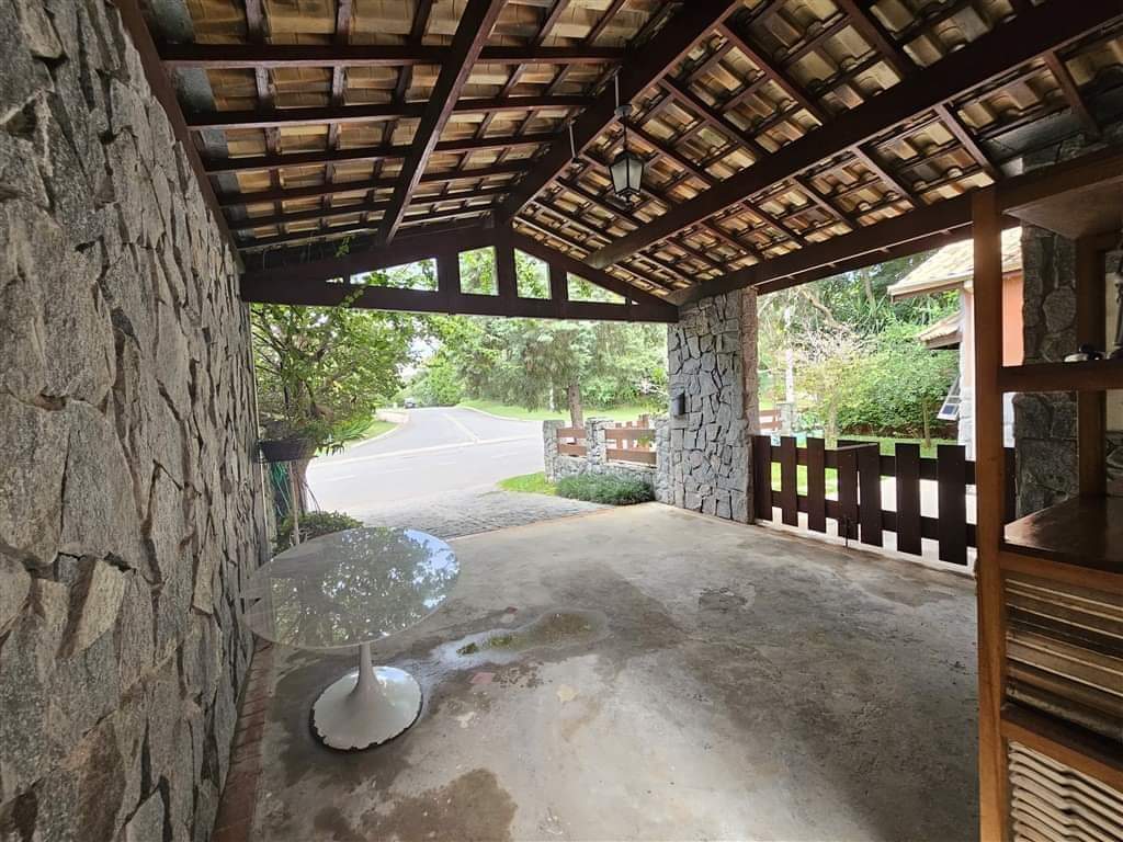 CASA EM CONDOMÍNIO