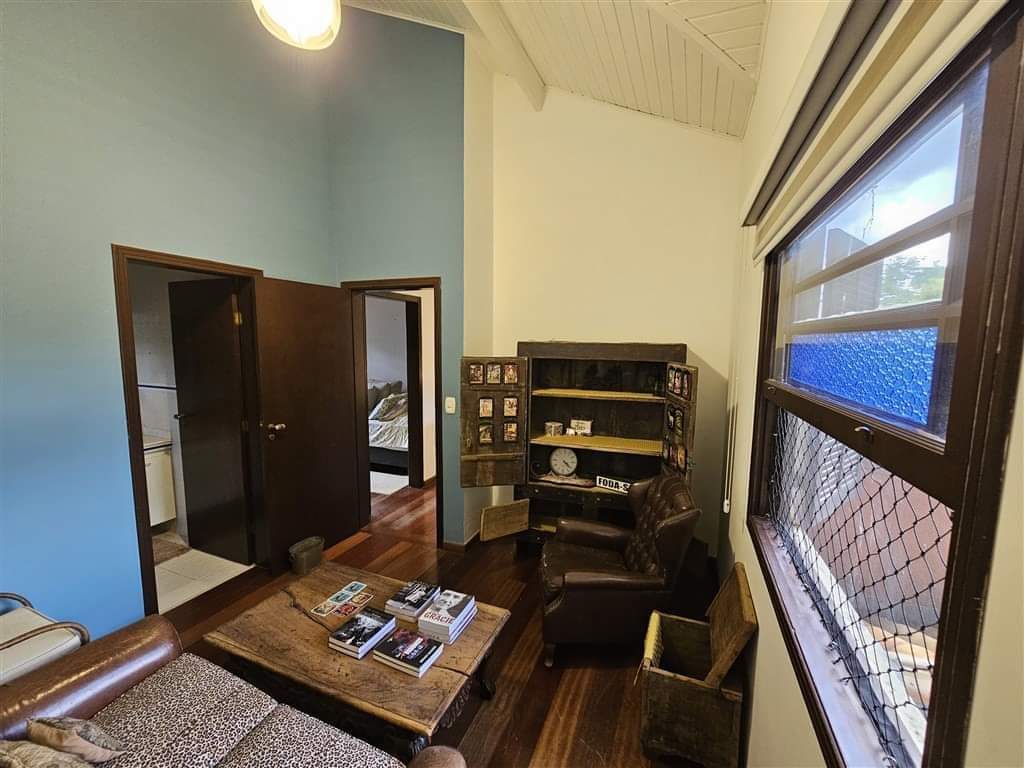 CASA EM CONDOMÍNIO