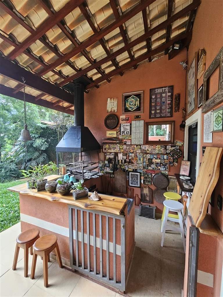 CASA EM CONDOMÍNIO