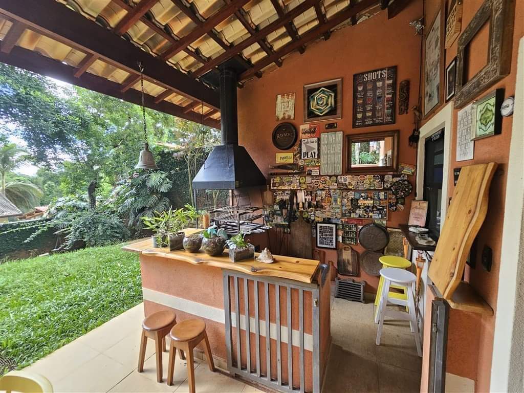 CASA EM CONDOMÍNIO