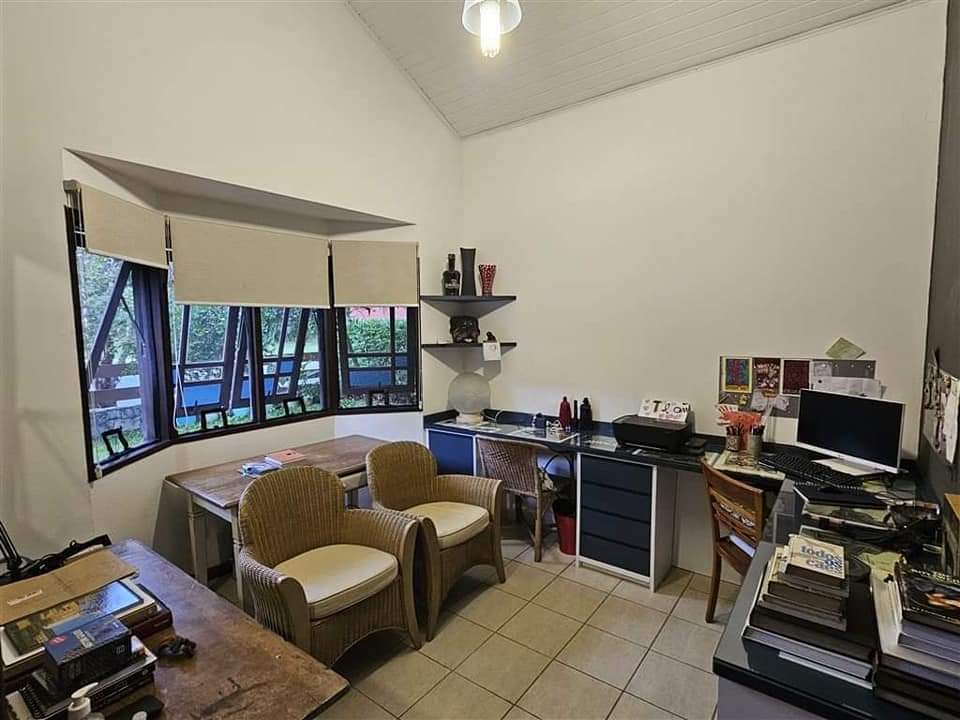 CASA EM CONDOMÍNIO