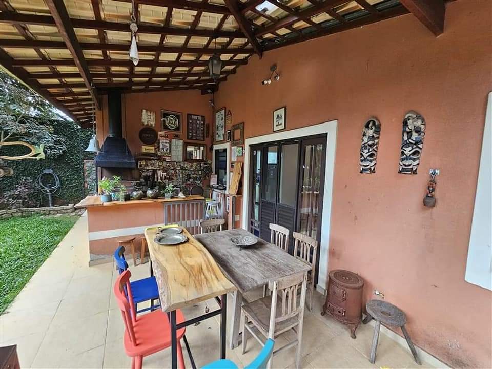 CASA EM CONDOMÍNIO