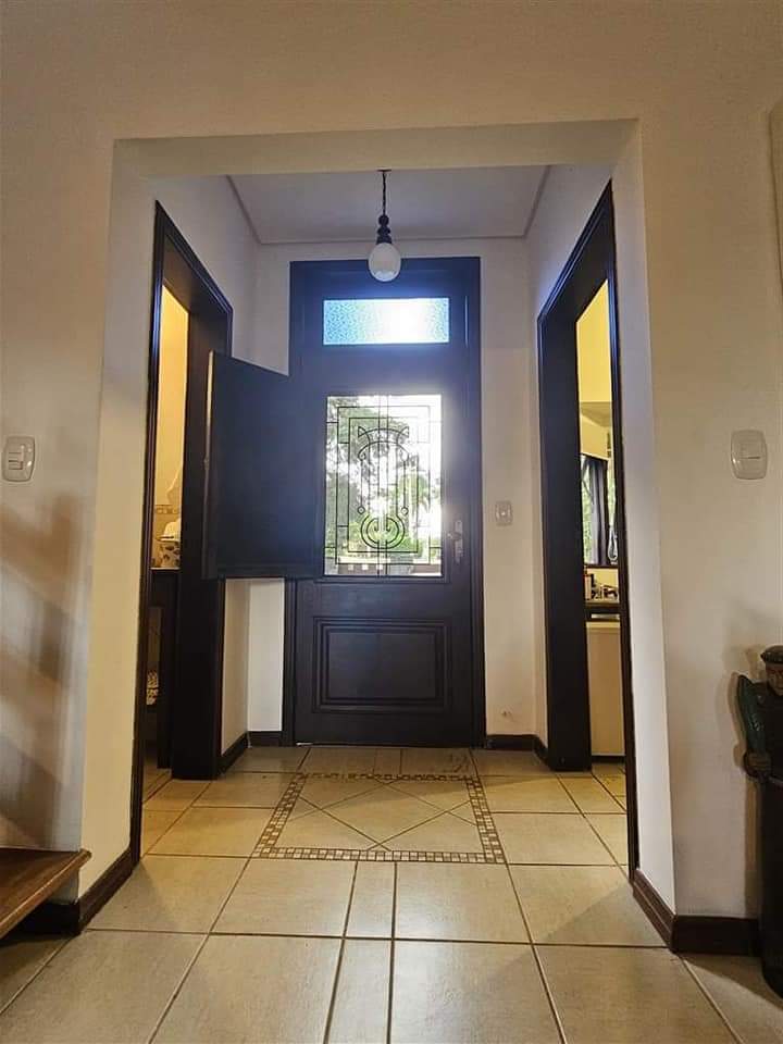 CASA EM CONDOMÍNIO
