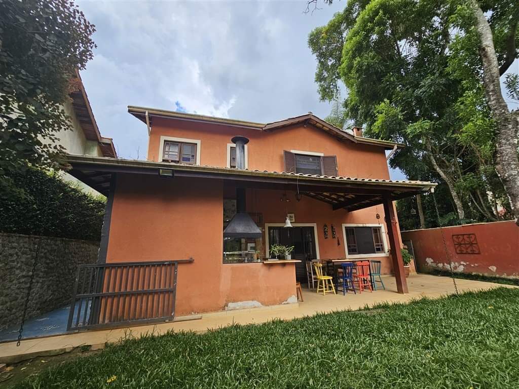 CASA EM CONDOMÍNIO