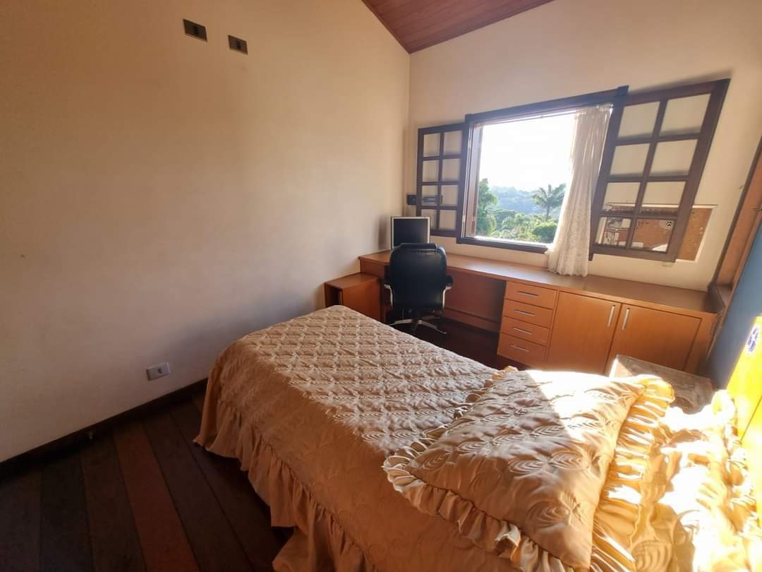 CASA EM CONDOMÍNIO