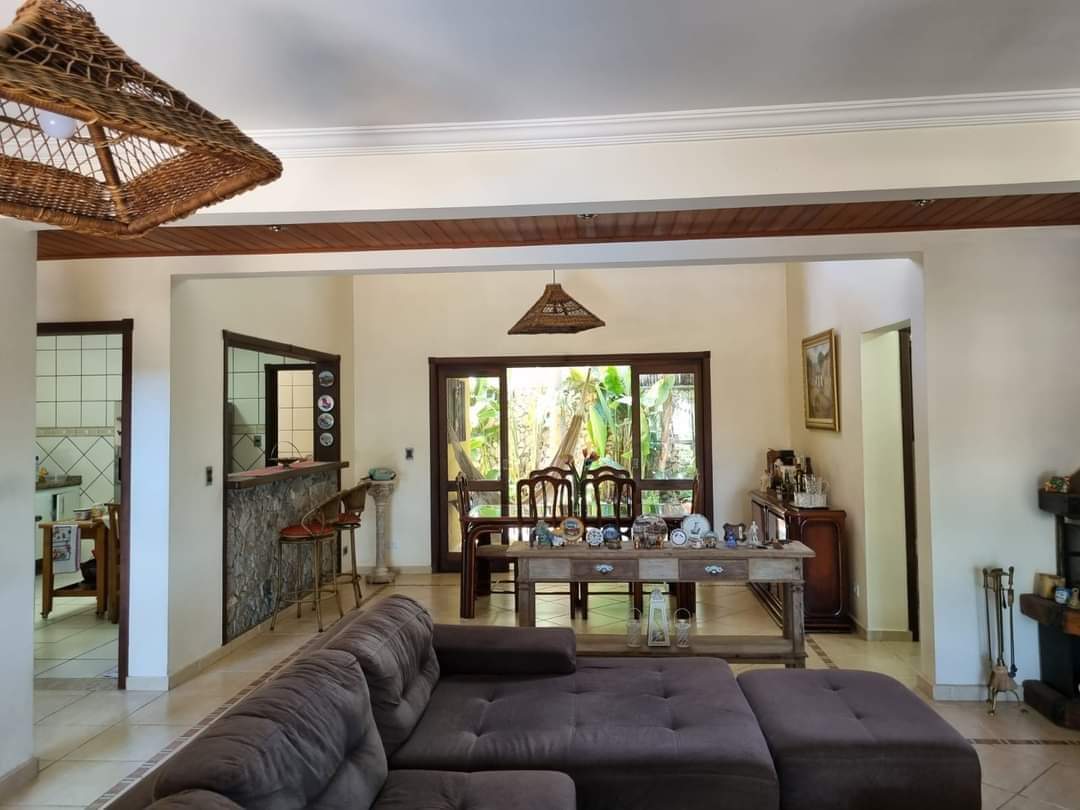CASA EM CONDOMÍNIO