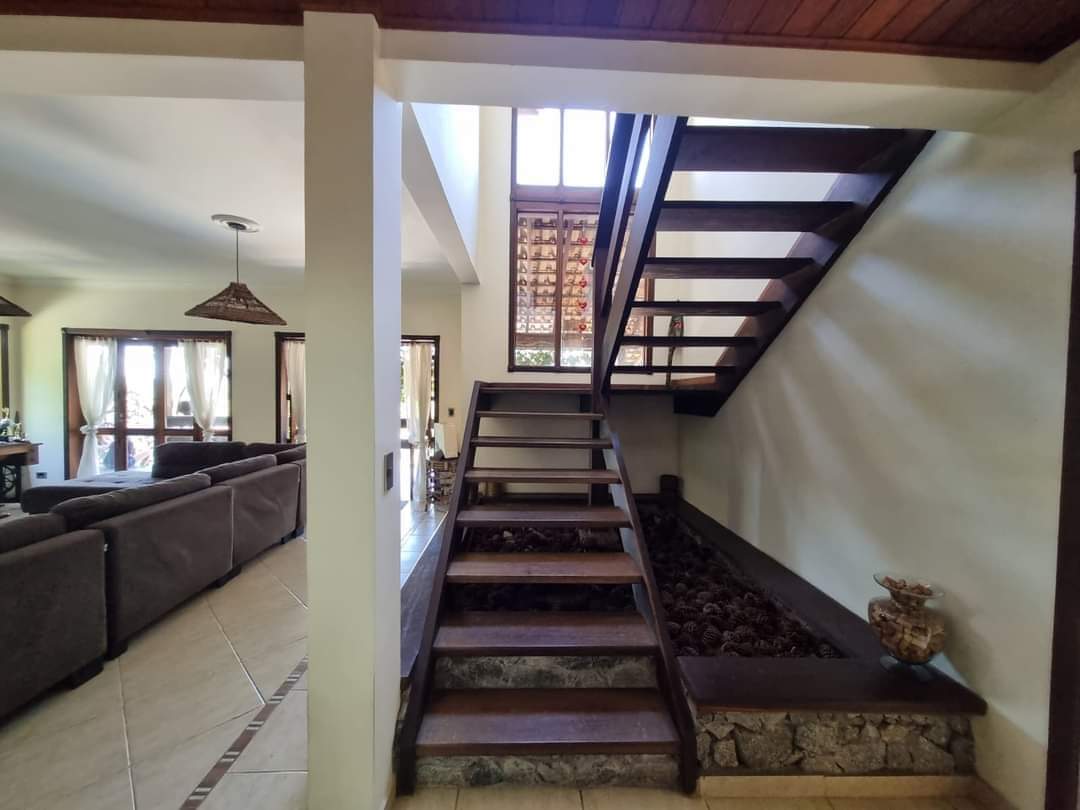 CASA EM CONDOMÍNIO