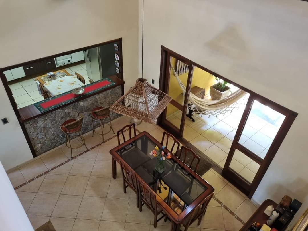 CASA EM CONDOMÍNIO