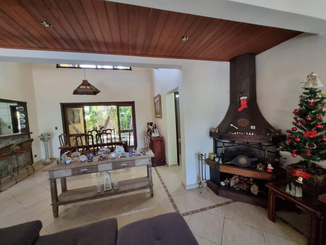 CASA EM CONDOMÍNIO