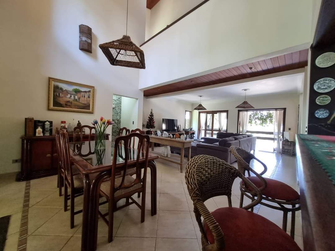 CASA EM CONDOMÍNIO