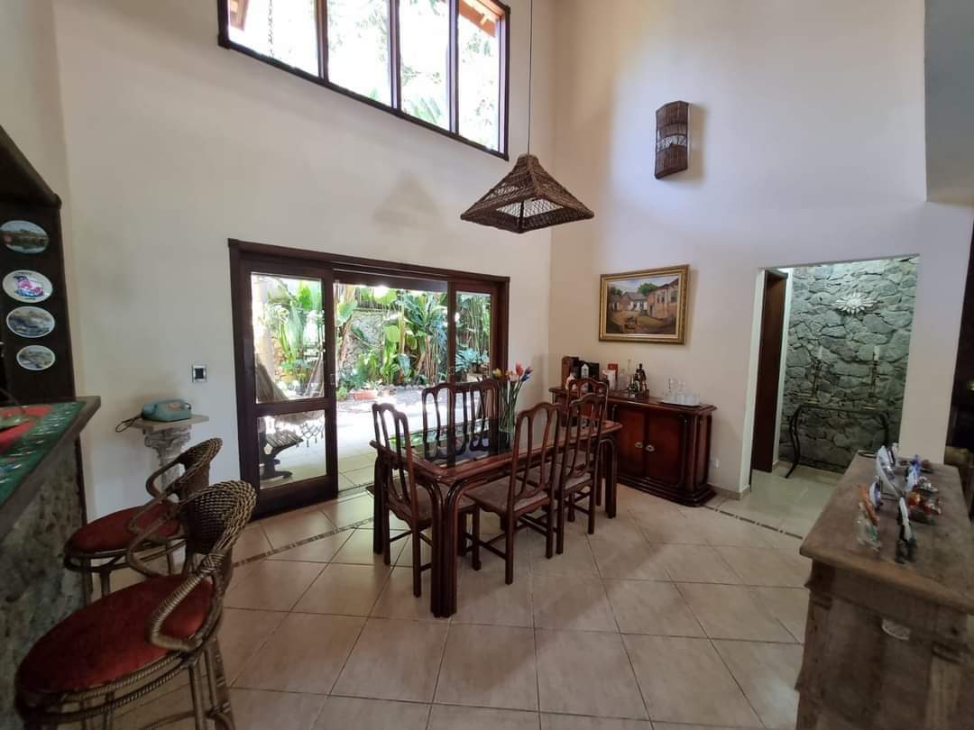 CASA EM CONDOMÍNIO