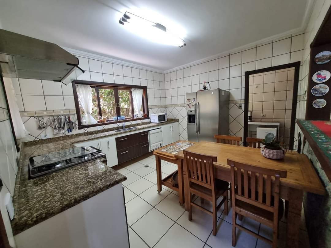 CASA EM CONDOMÍNIO