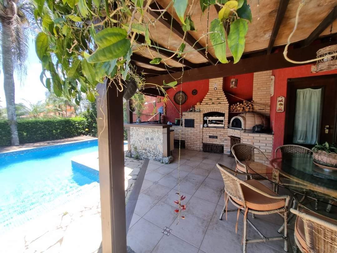 CASA EM CONDOMÍNIO