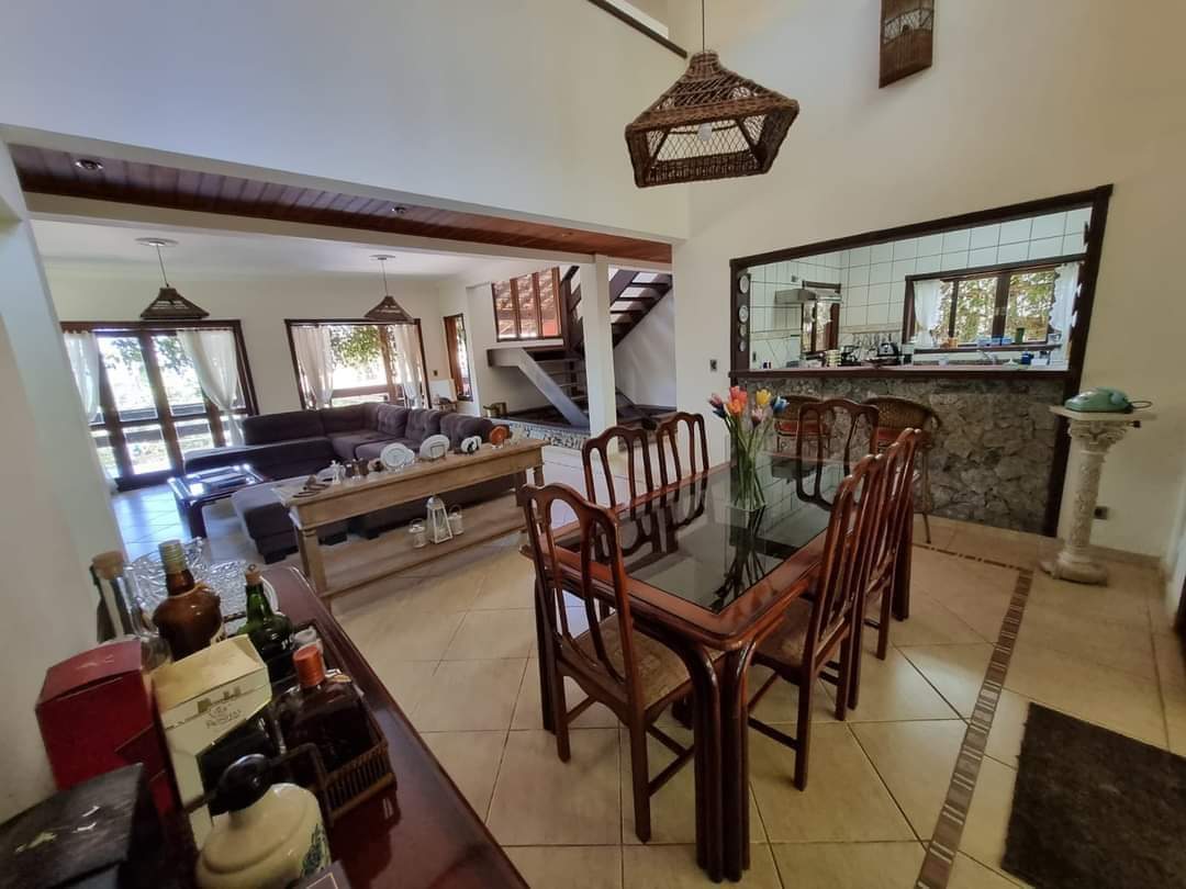 CASA EM CONDOMÍNIO