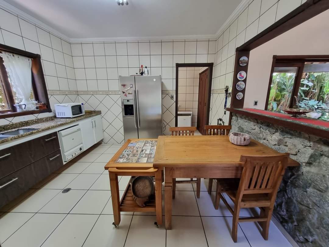 CASA EM CONDOMÍNIO