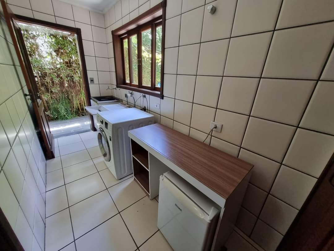 CASA EM CONDOMÍNIO
