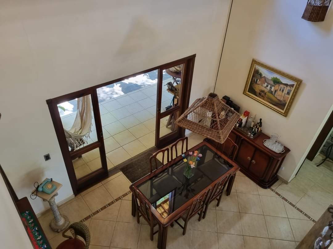 CASA EM CONDOMÍNIO