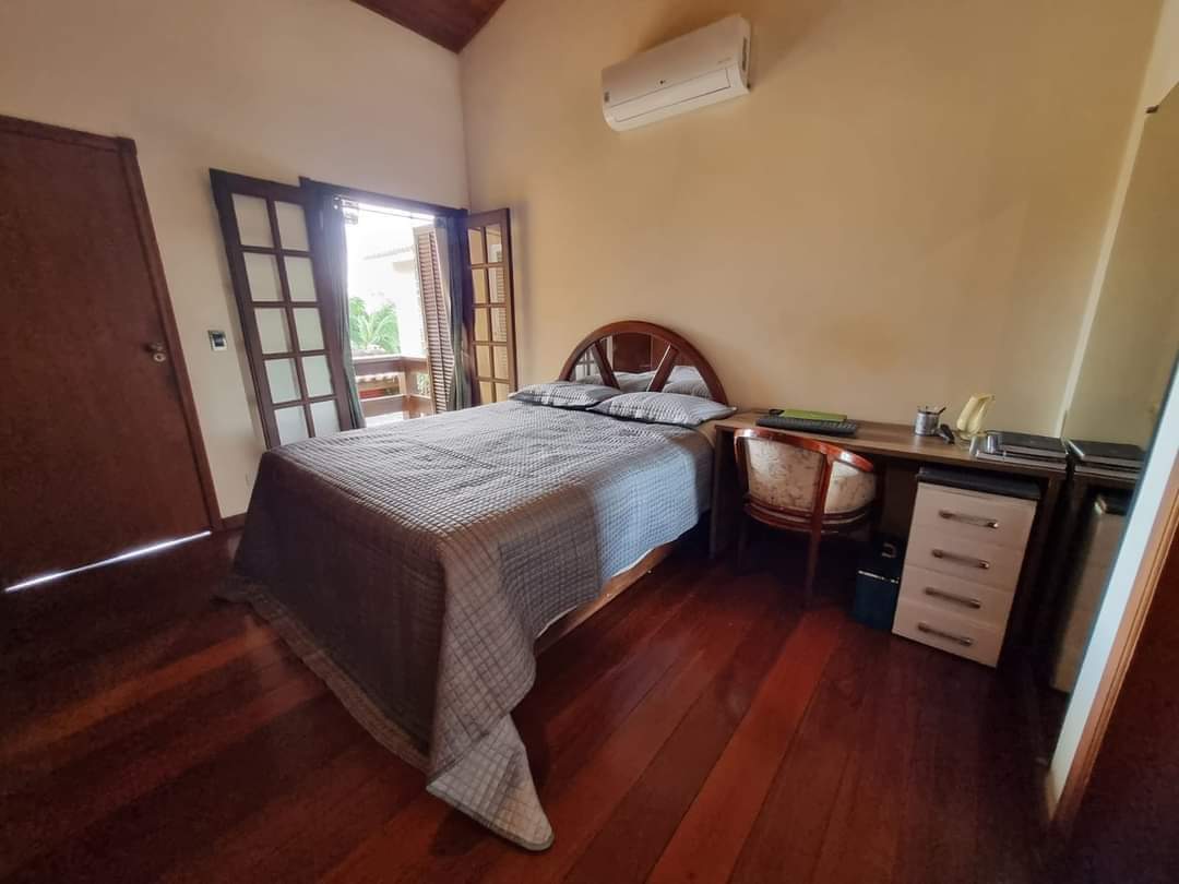 CASA EM CONDOMÍNIO