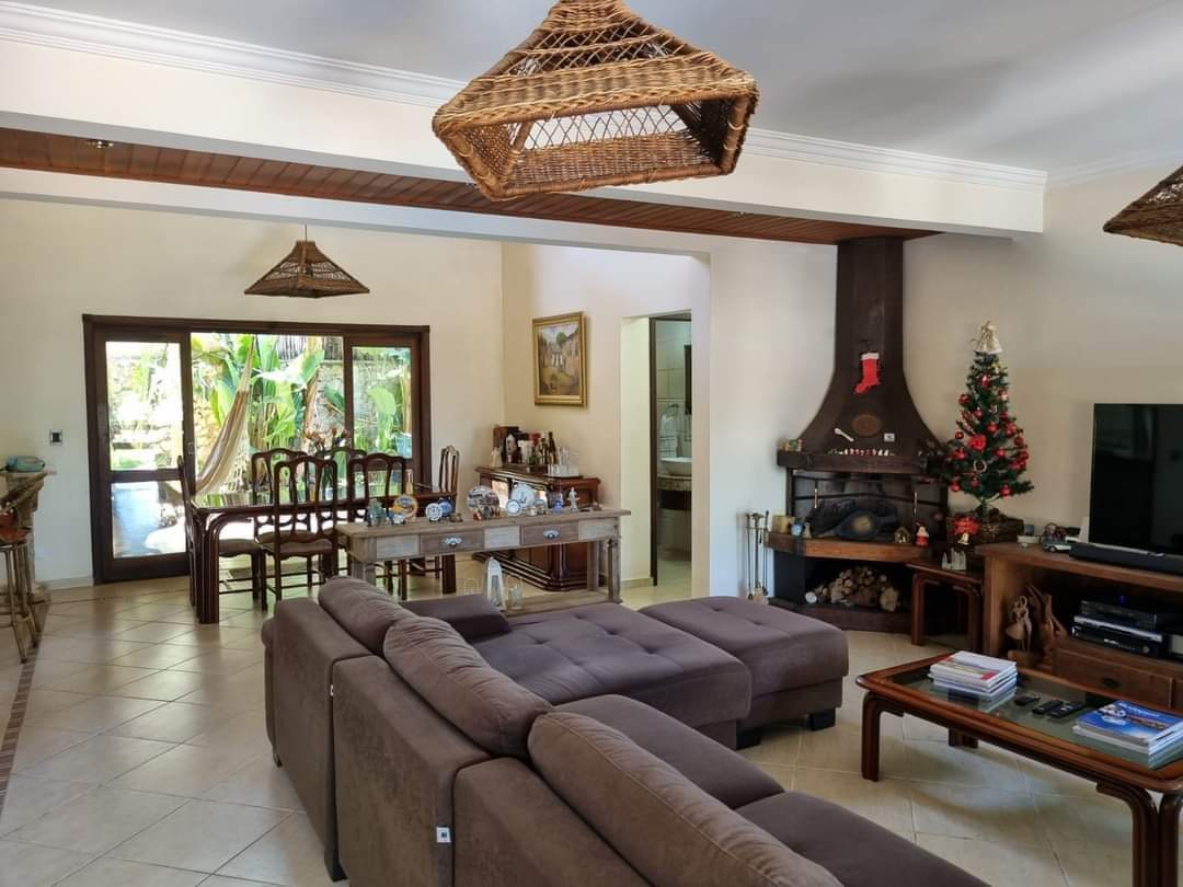 CASA EM CONDOMÍNIO