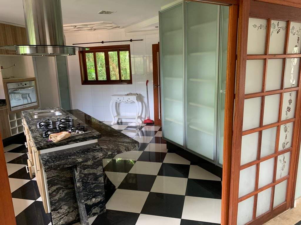 CASA EM CONDOMÍNIO
