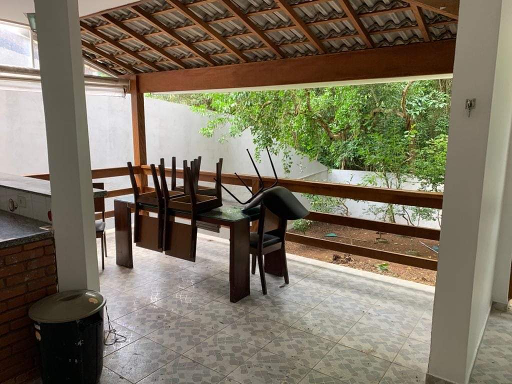 CASA EM CONDOMÍNIO