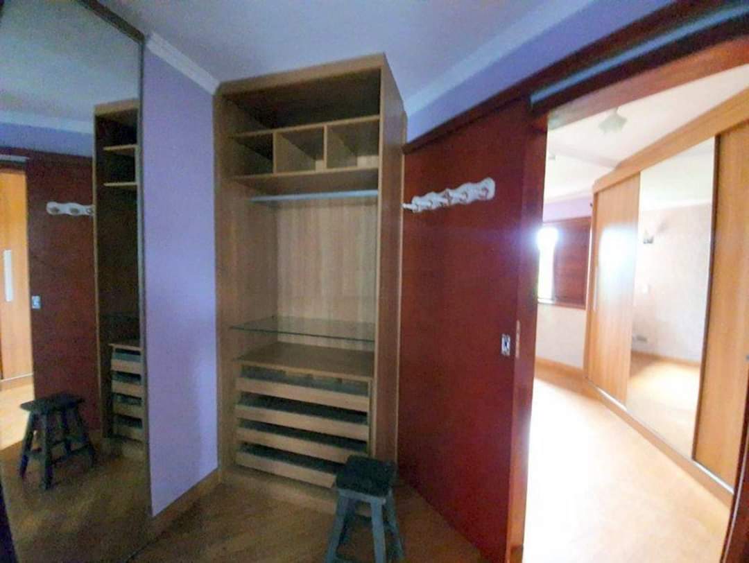 CASA EM CONDOMÍNIO