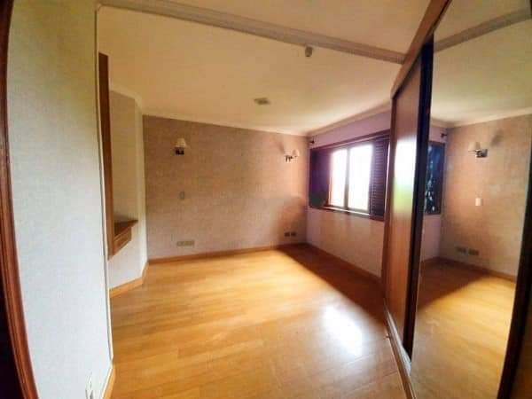 CASA EM CONDOMÍNIO