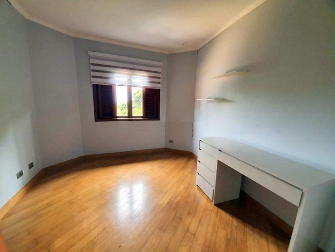 CASA EM CONDOMÍNIO