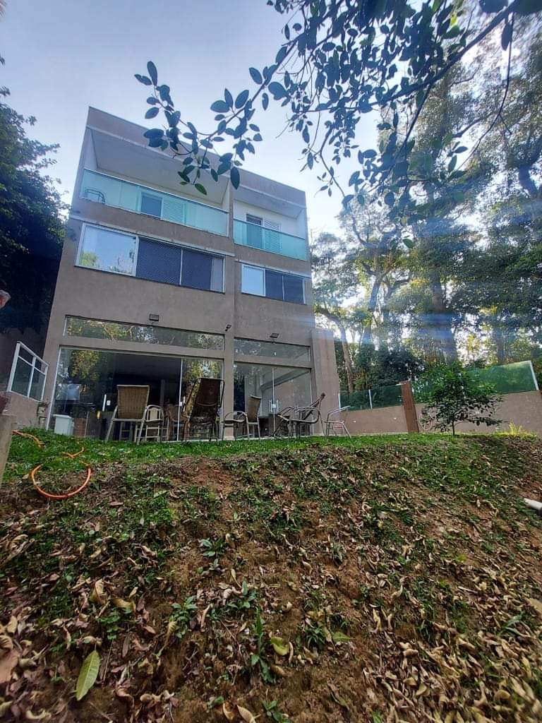 CASA EM CONDOMÍNIO
