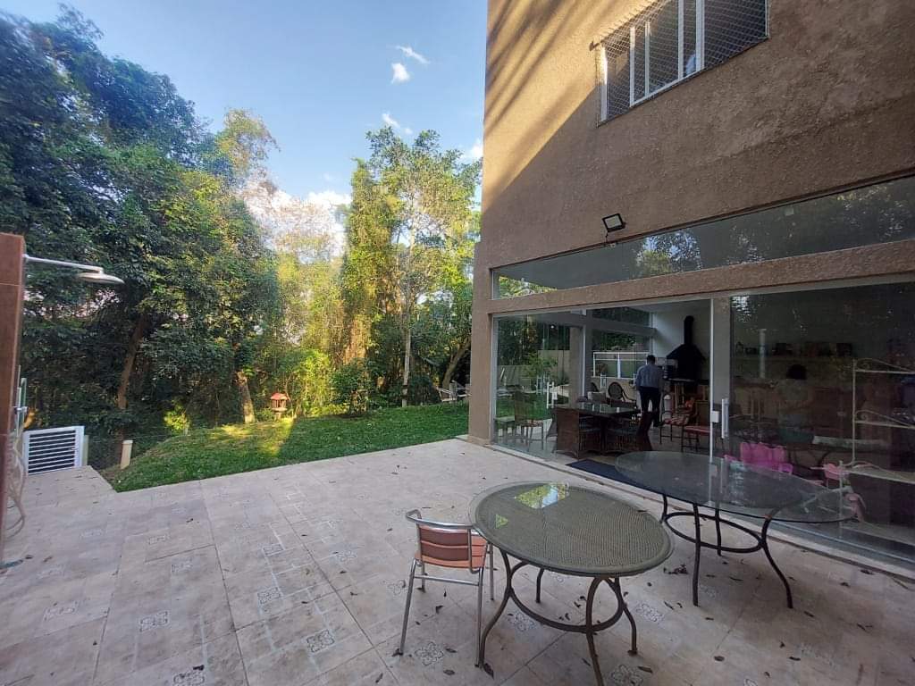 CASA EM CONDOMÍNIO