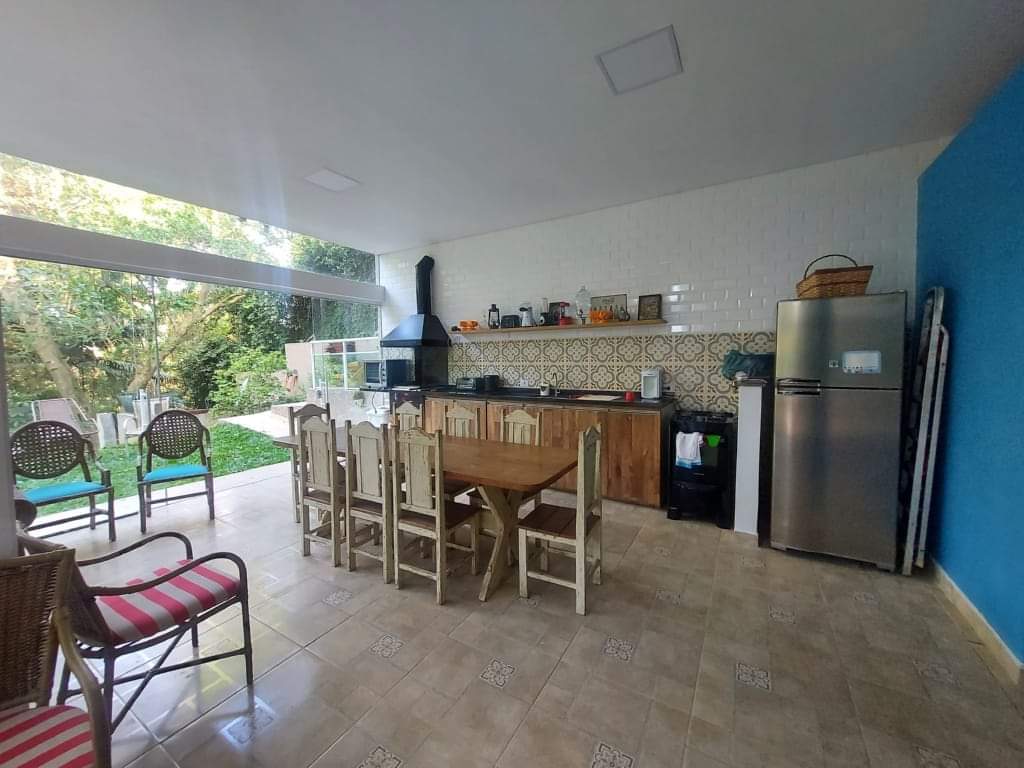 CASA EM CONDOMÍNIO