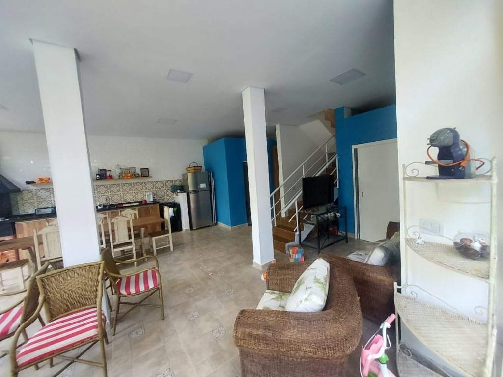 CASA EM CONDOMÍNIO
