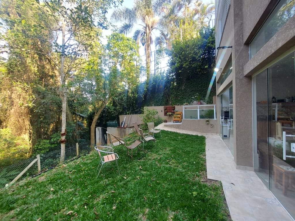 CASA EM CONDOMÍNIO